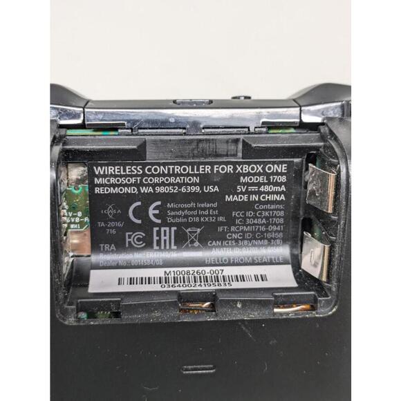 Microsoft Xbox One Wireless Controller Model 1708 -With Rechargeable Pack Black - Picture 6 of 6